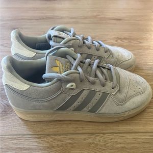 Adidas rivalry lo 86 sneaker M7 / W8